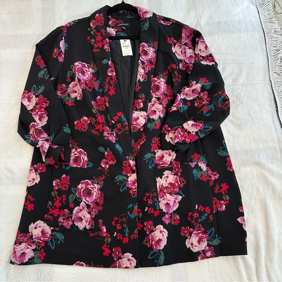 Lane Bryant Black Floral Open Front Long Line Blazer, size 22/24 NWT - Picture 7 of 9